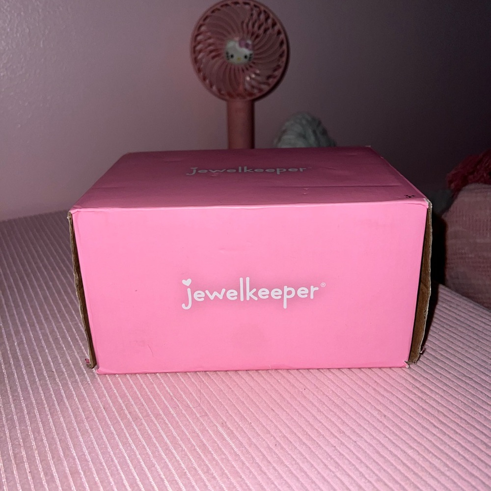 Jewelry Box (Butterfly 🦋) - Picture 3 of 5